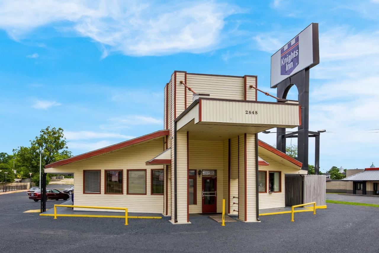 Knights - Bragg Hotel